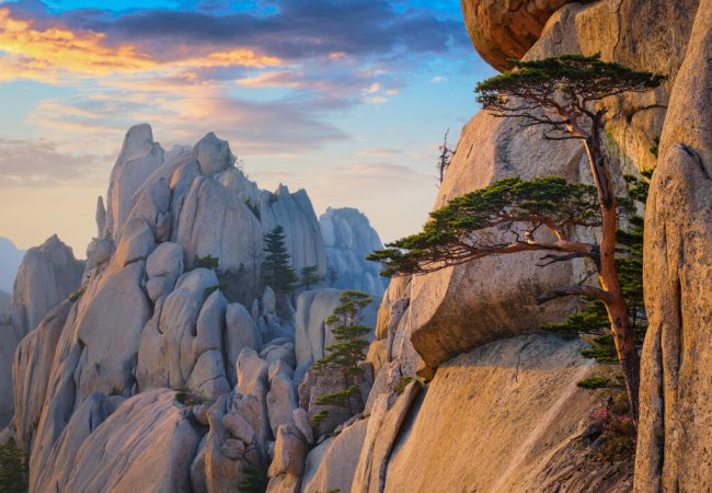seoraksan-mountain-peak-rock-ridge-south-korea